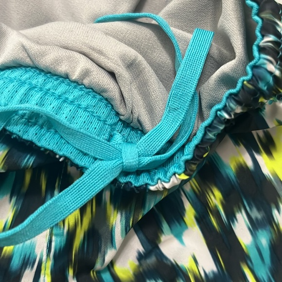 Excellent condition women’s Nike running shorts size small - Picture 5 of 10